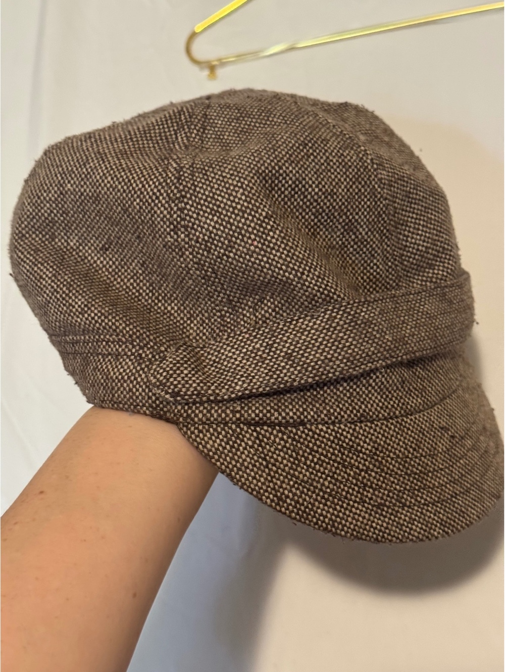 Charming vintage mid-2000s newsboy cap from the mark.